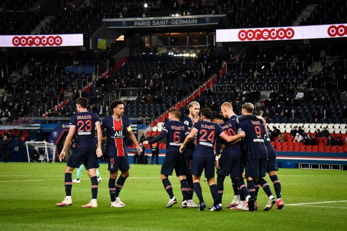 Animation Parc des Princes PSG supporters tyrolienne